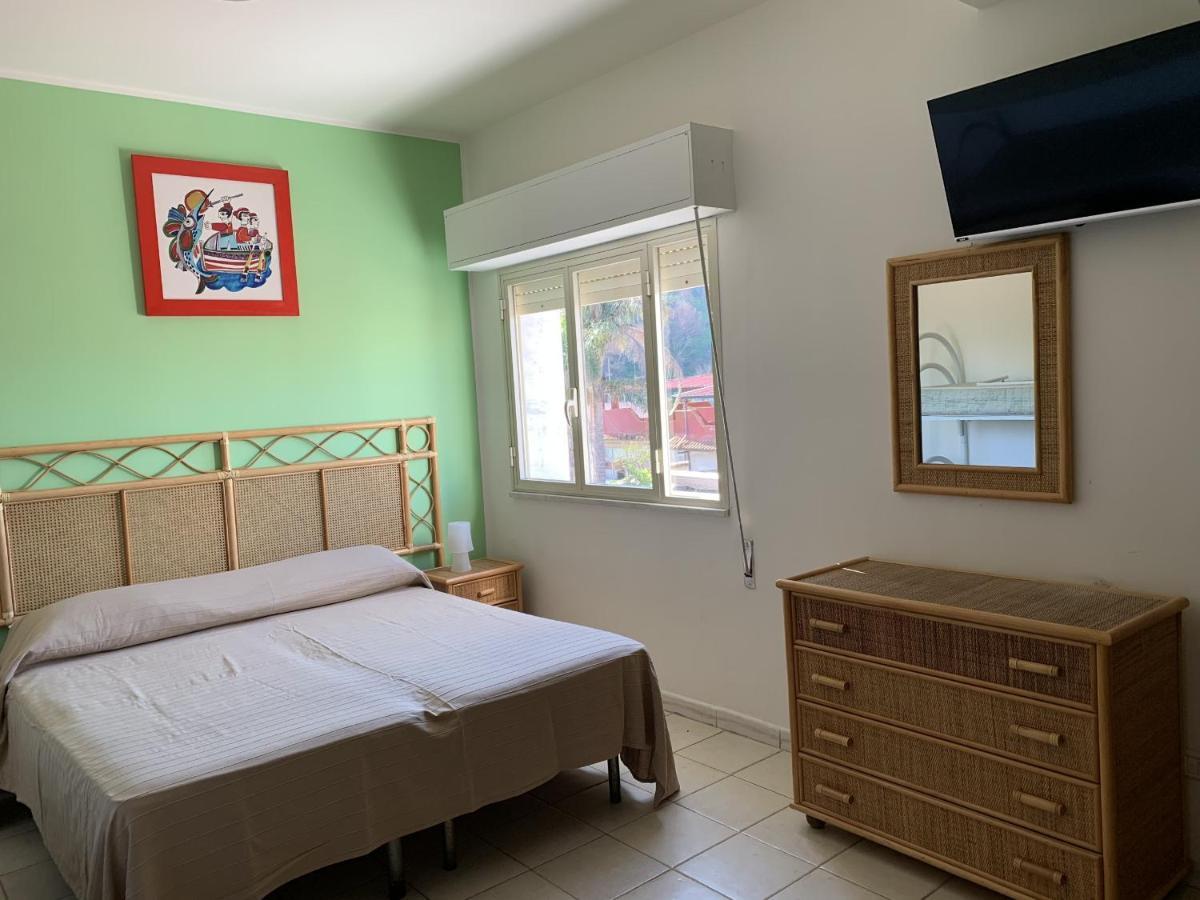 אגנונה באגני Hotel Il Triangolo מראה חיצוני תמונה