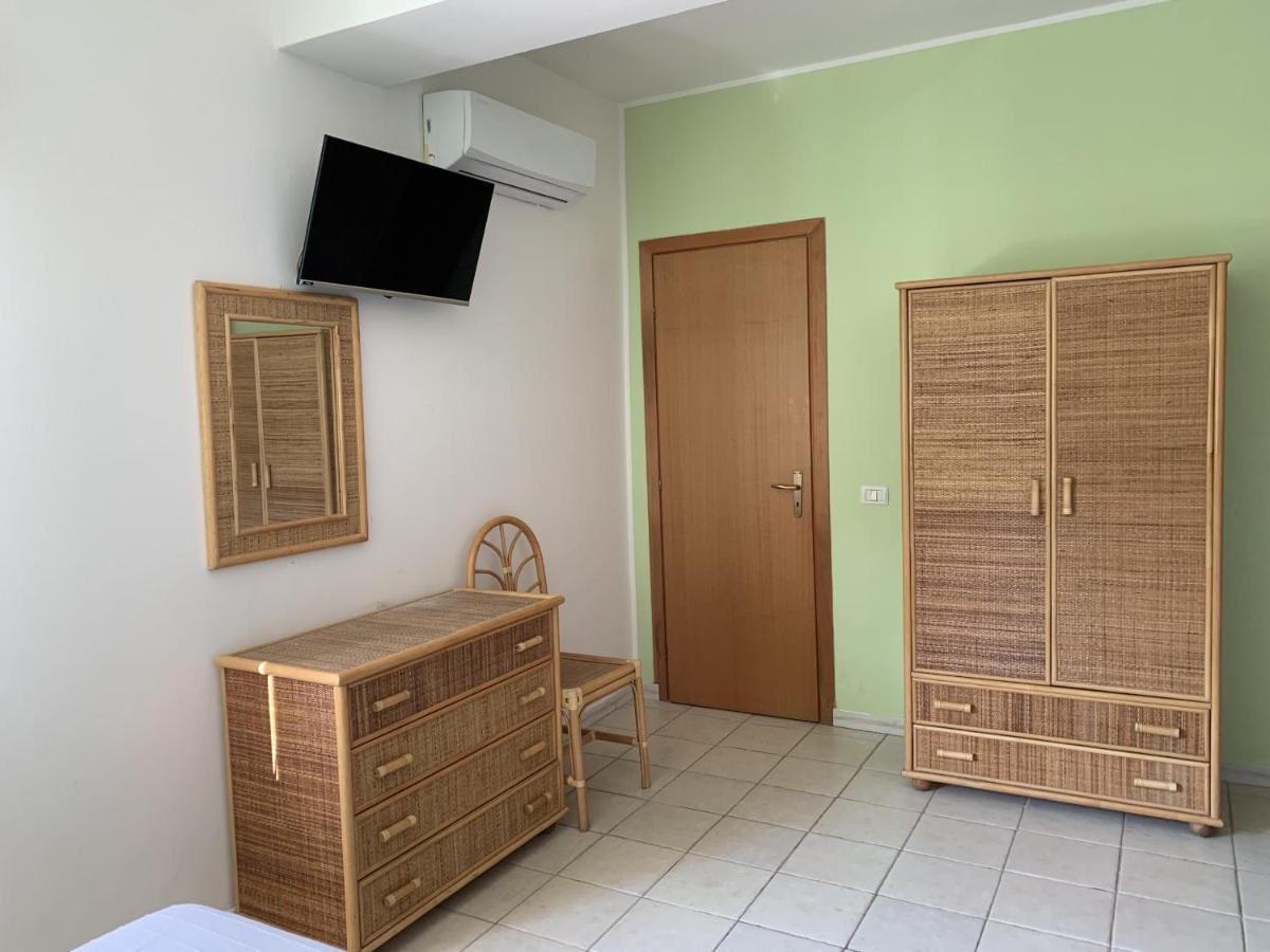 אגנונה באגני Hotel Il Triangolo מראה חיצוני תמונה