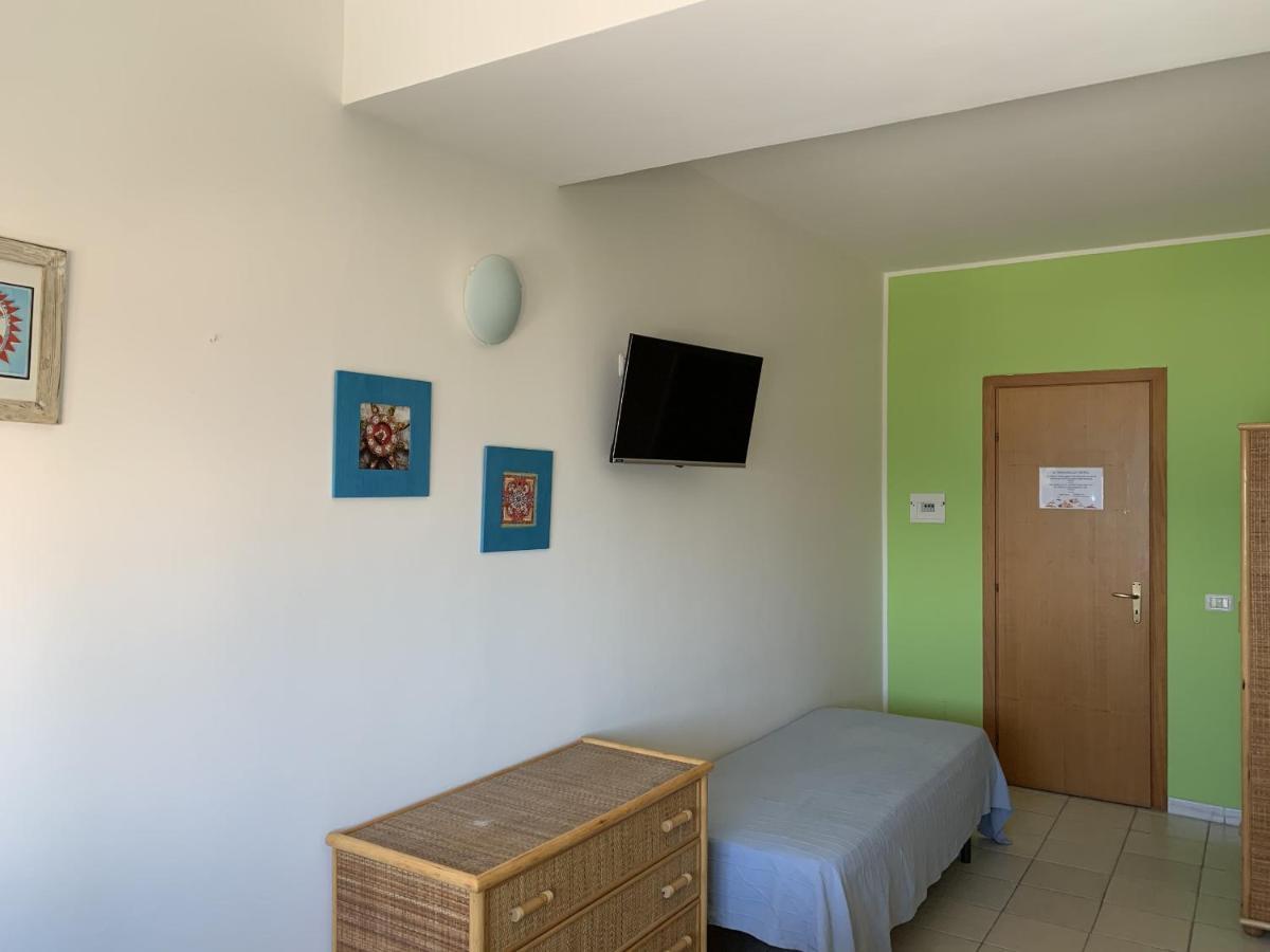 אגנונה באגני Hotel Il Triangolo מראה חיצוני תמונה
