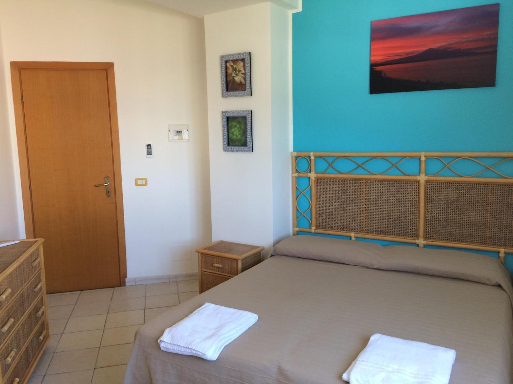 אגנונה באגני Hotel Il Triangolo מראה חיצוני תמונה