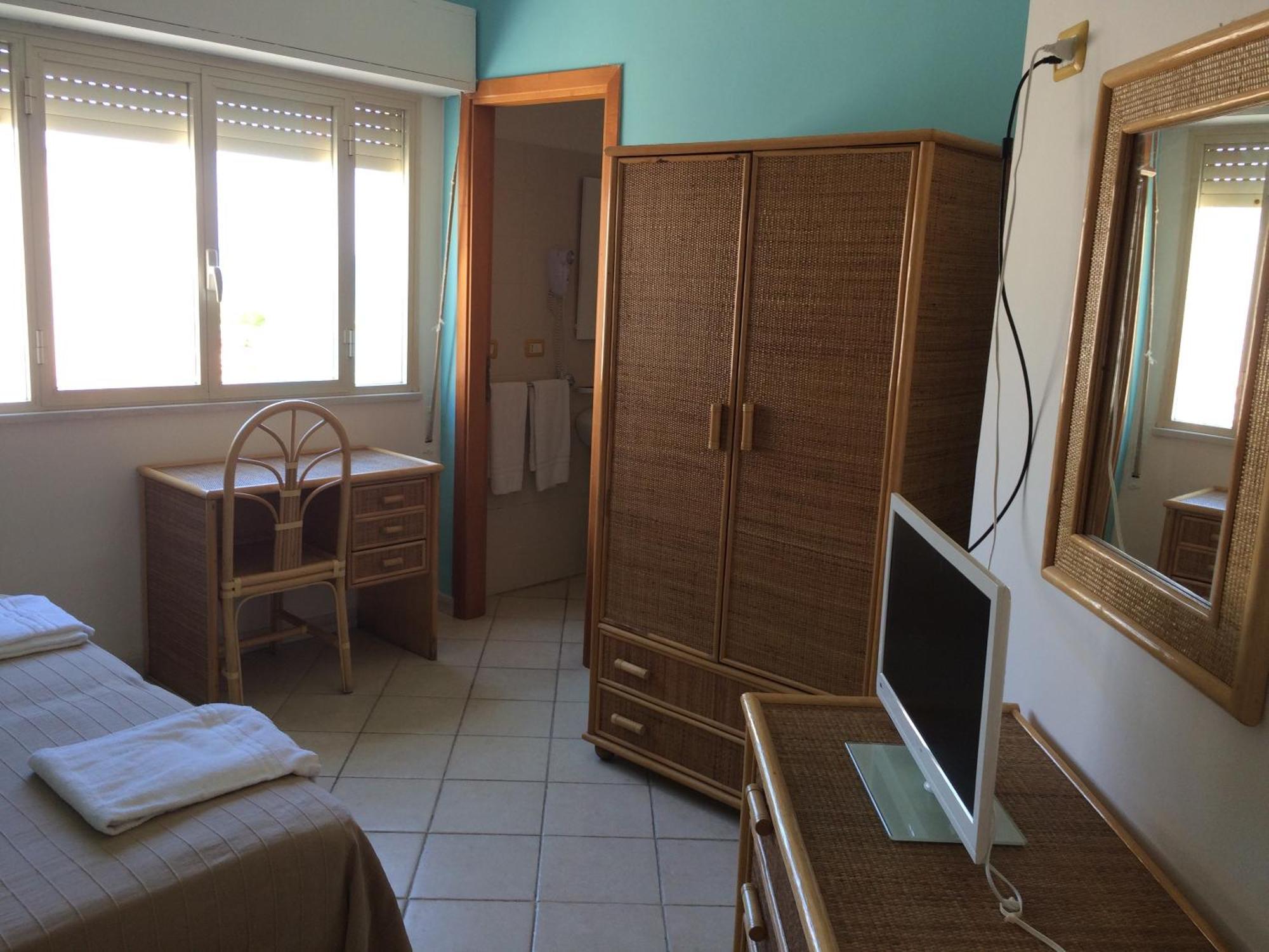 אגנונה באגני Hotel Il Triangolo מראה חיצוני תמונה